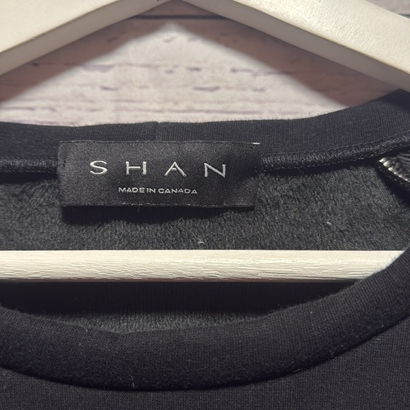 SHAN fleece cropped Sweatshirt - Picture 3 of 4